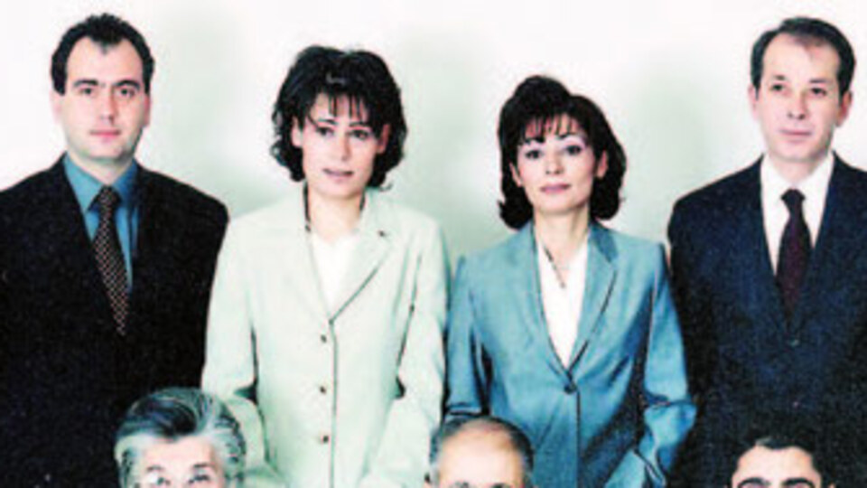 Sezer'in kızları işten çıkartıldı!