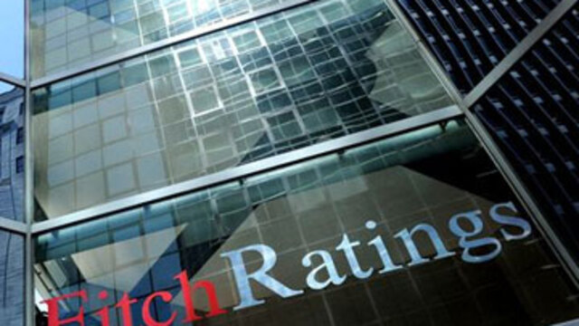 Fitch hem övdü hem uyardı!