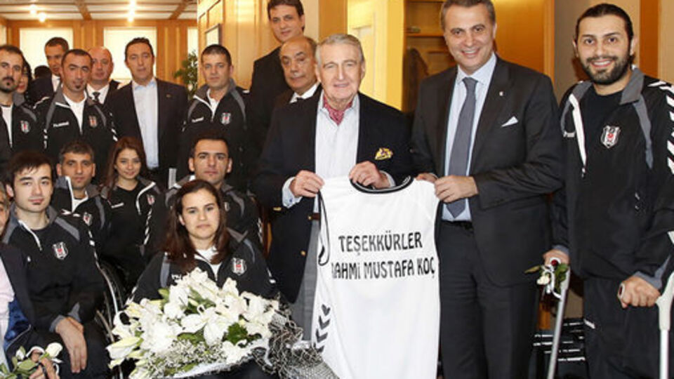 Beşiktaş'tan Koç'a plaket