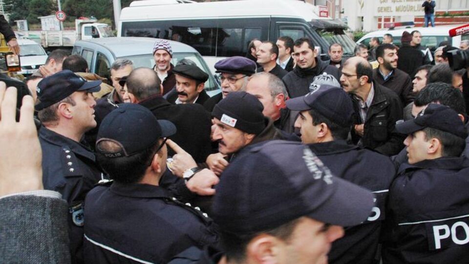 'Bizi komünist mi edeceksiniz?'