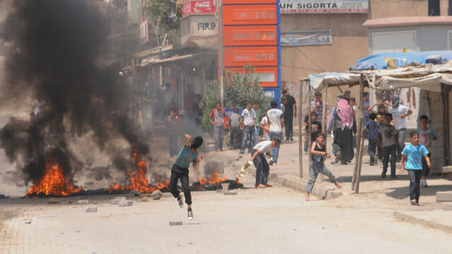 Eğlence parkını taş atan çocuklar açacak!