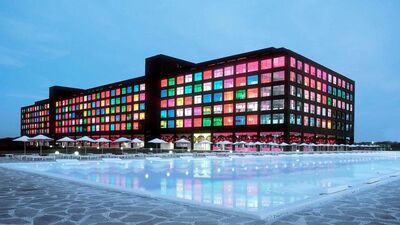 Dünyanın en seksi oteli satılıyor!