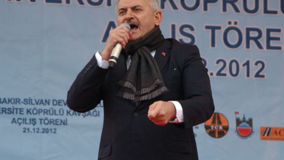 "Yolları böldük milleti birleştirdik"