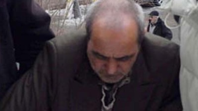 Utanmaz dedenin yaptığına bakın