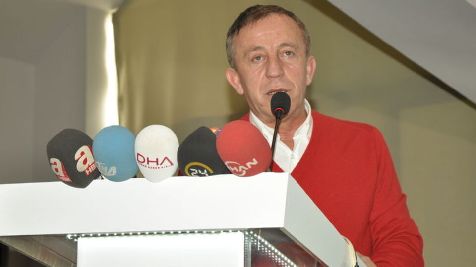 Sözünü düzeltti!