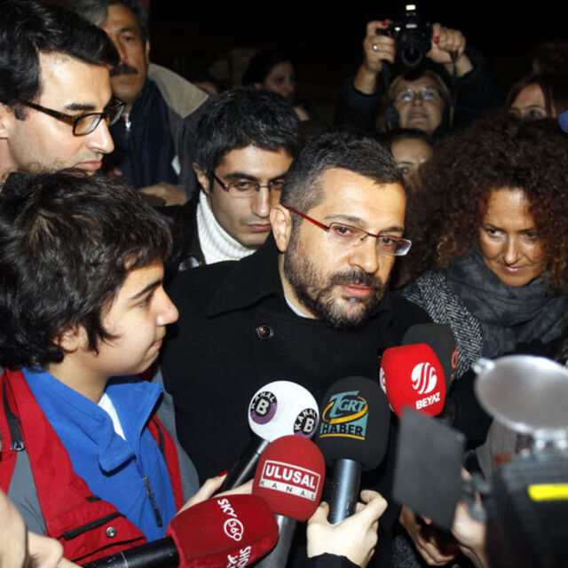 Soner Yalçın'a sürpriz telefon