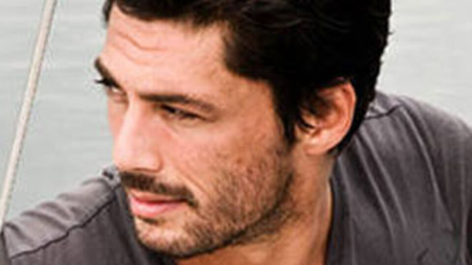 Ünlü oyuncu bıçaklandı