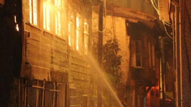 İtfaiyeye dar sokak işkencesi