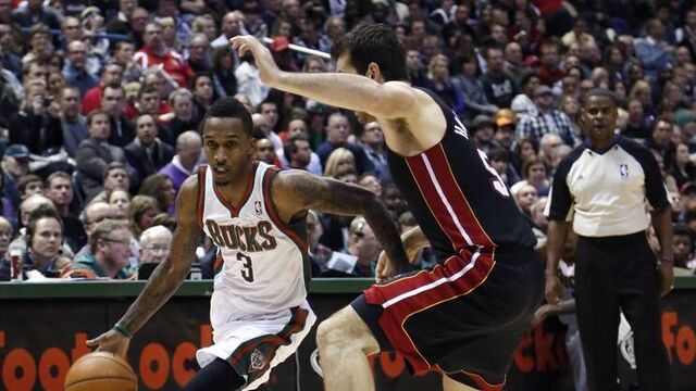 Bucks lideri devirdi
