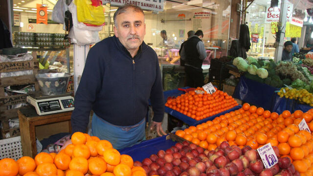 Pazarcı kıyafette 1 yıl daha serbest!