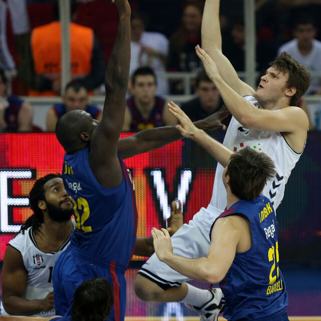 İlk yarıda Khimki