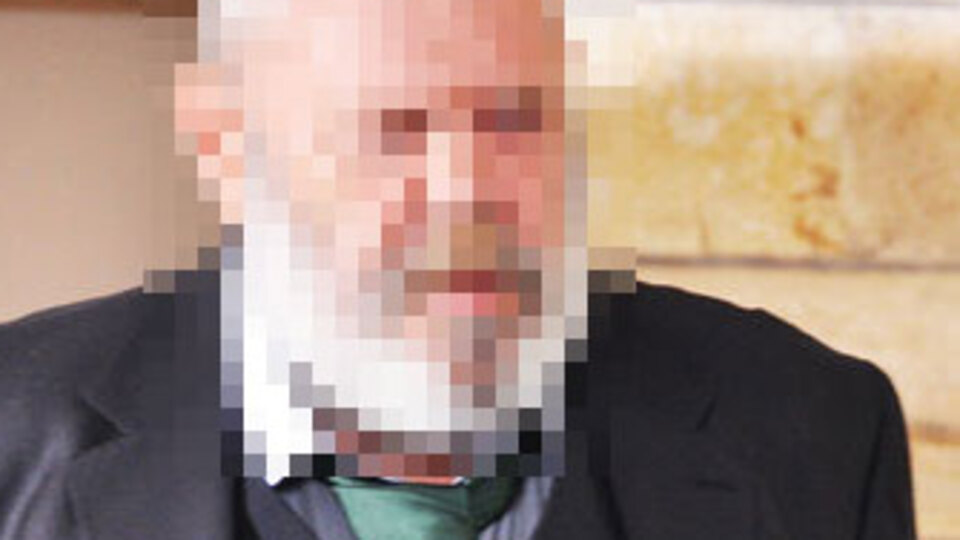 Yağmurla meditasyon yapıyor