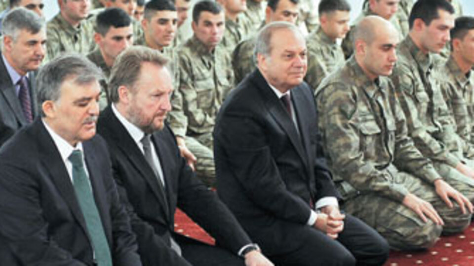 Tarihe geçen namaz!