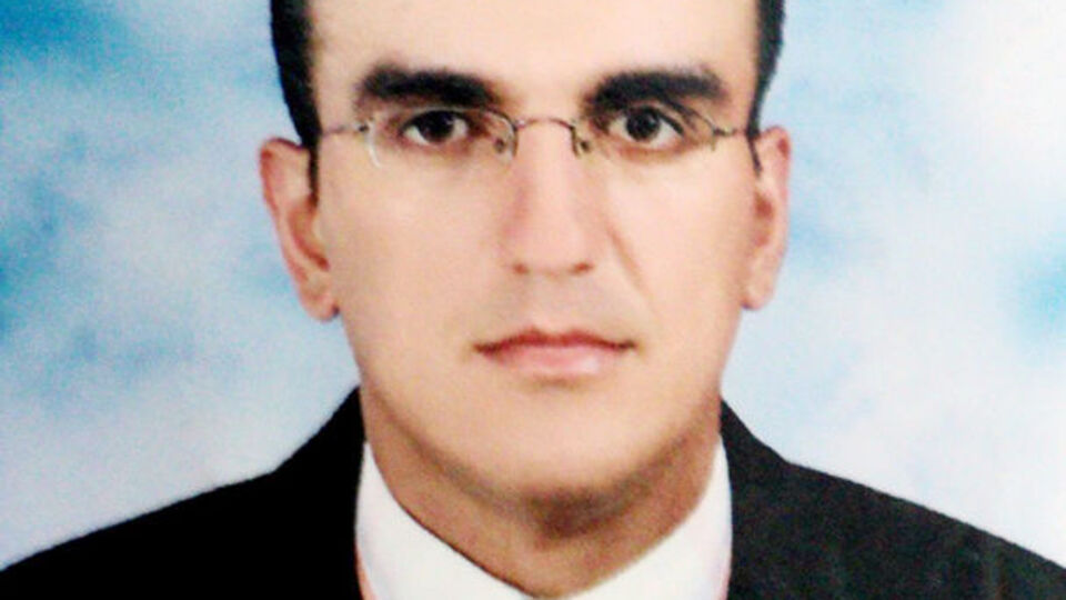 Genç öğretmen kalbine yenik düştü