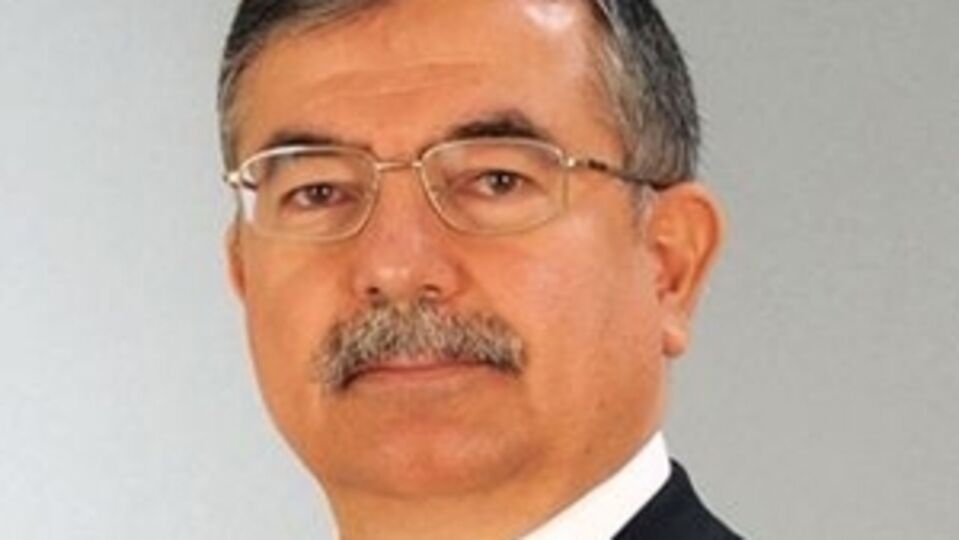 Bir darbe de bakandan