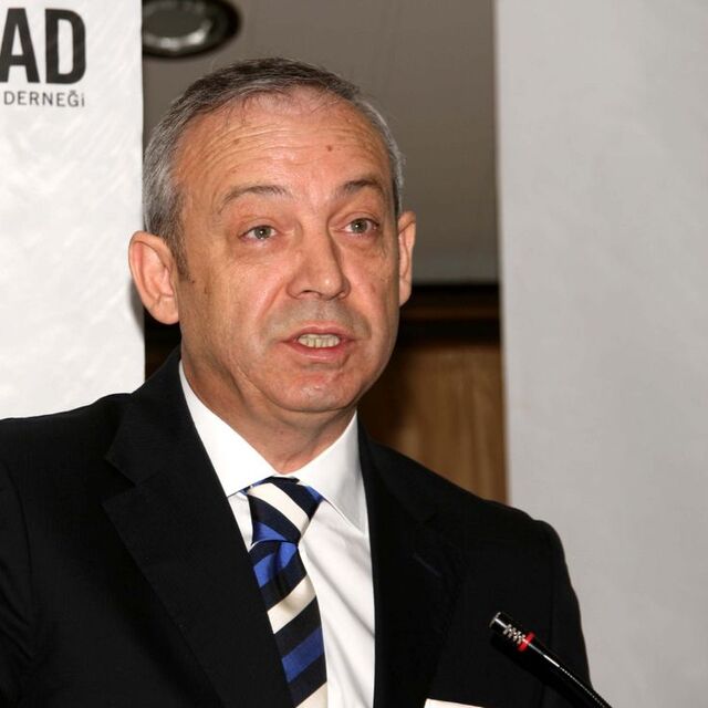 'Memleketimi sevme konusunda herkesle yarışırım'