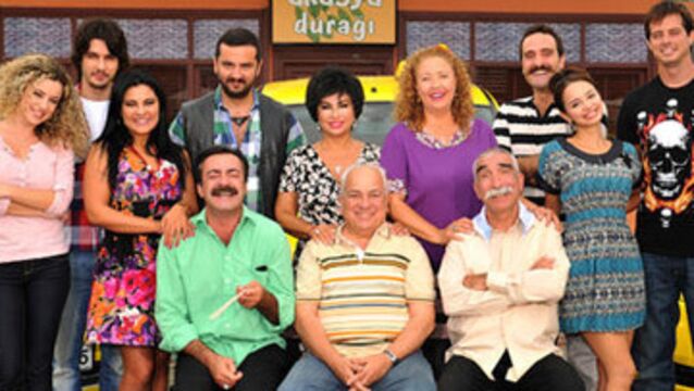 Akasya Durağı oyuncuları hangi dizide buluştu?
