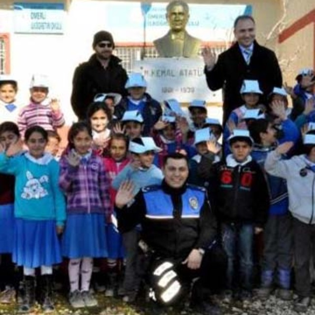 Öcalan'ın köyüne kütüphane