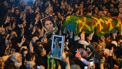 Kritik tören olaysız sona erdi