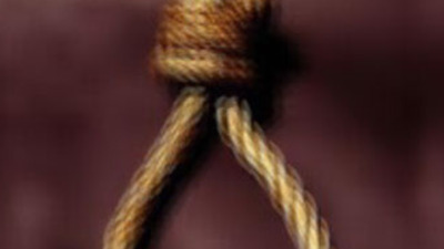 Okul bahçesinde kendini astı