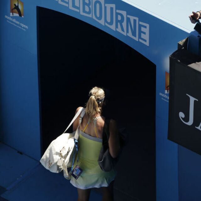 Sharapova veda etti