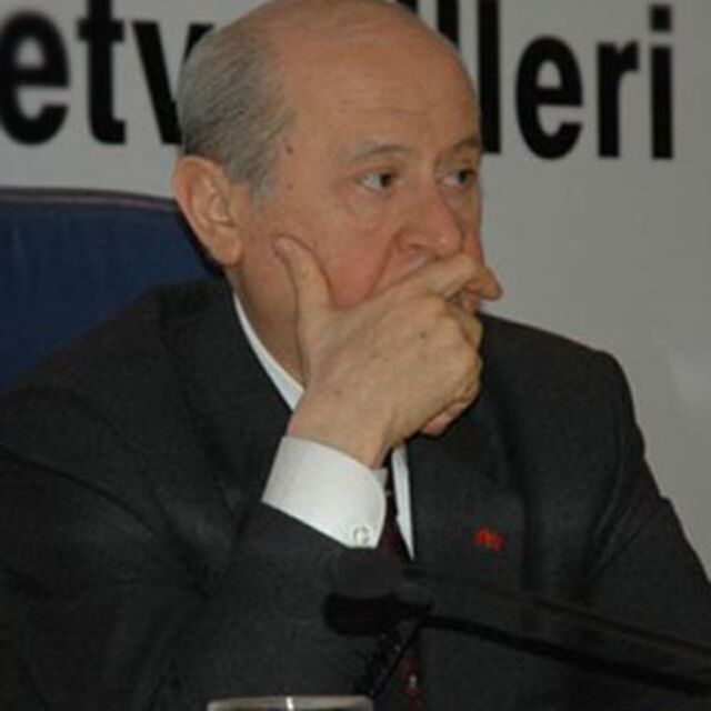 Bahçeli'ye çiçekli karşılama