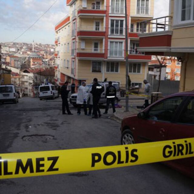 Görmesinler diye cesedi gizledi