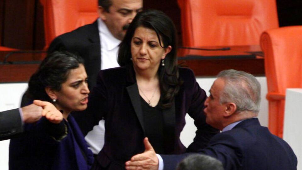 Ana dilde savunma Meclis'ten geçti