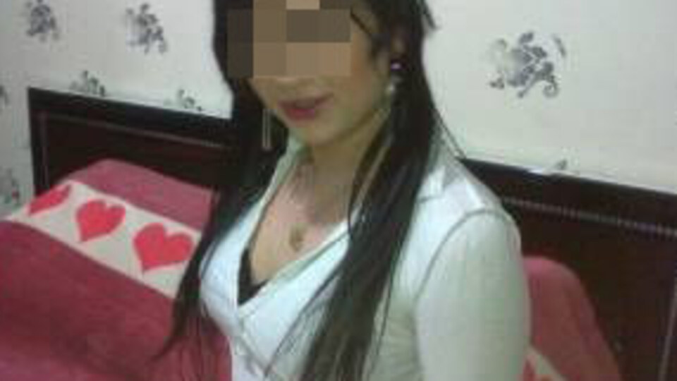 Travesti sevgilisini eve kilitledi