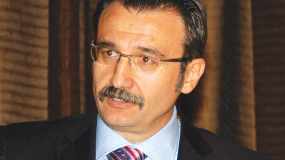 Eski Bakan'a dava!