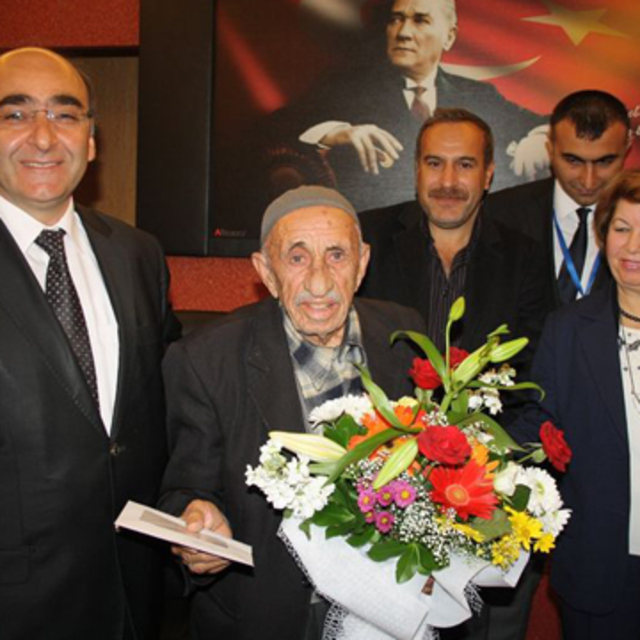 Eşinin mezarını yaptıramadan öldü