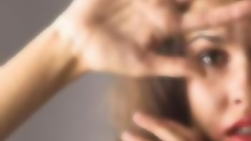 Babasını gitmek isteyen eşini dövdü