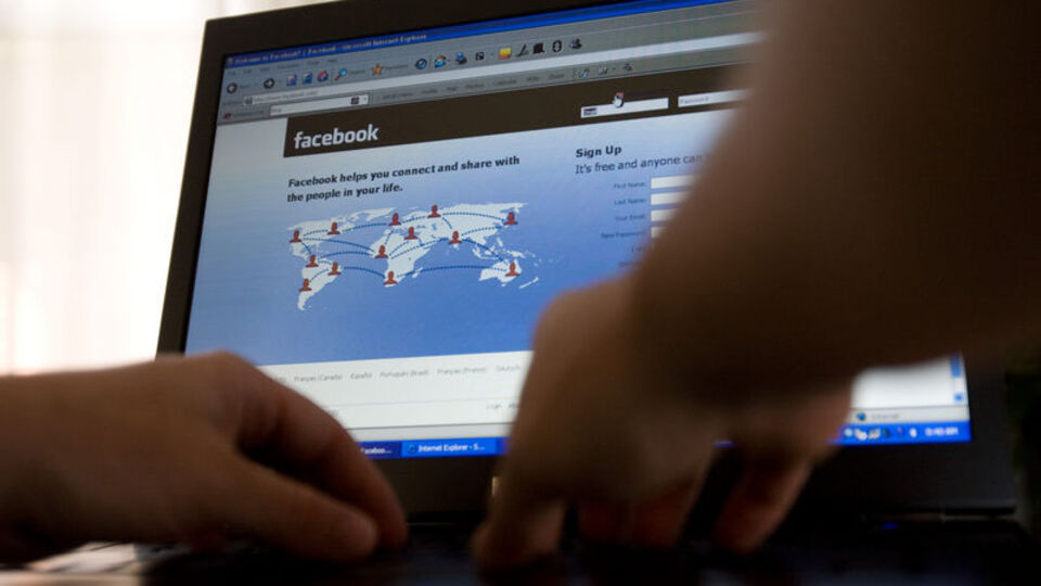 Erotik fotoğraf paylaşanlar aslında kim?