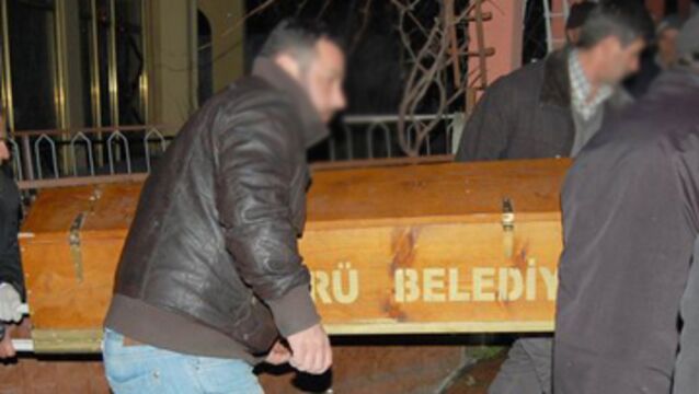 Evinde ölü bulundu