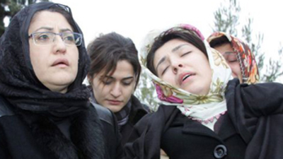 Ölen işçiler toprağa veriliyor