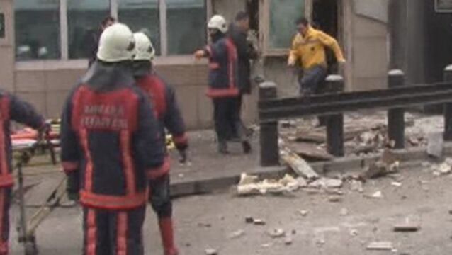 8 kadın, 16 erkek