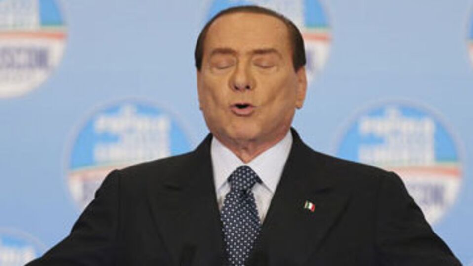 Silvio İtalyanlar'ı evinde tavladı!