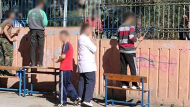 Okul bahçesinde şok görüntü!