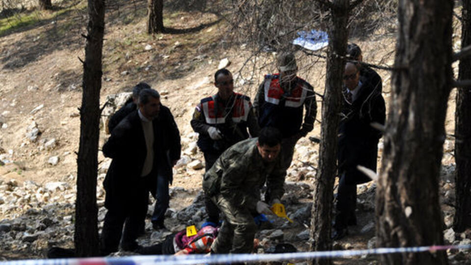 Ormanda genç kız cesedi bulundu