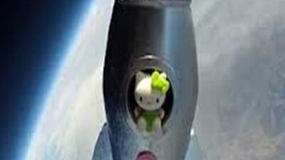 Oyuncağını uzaya gönderdi