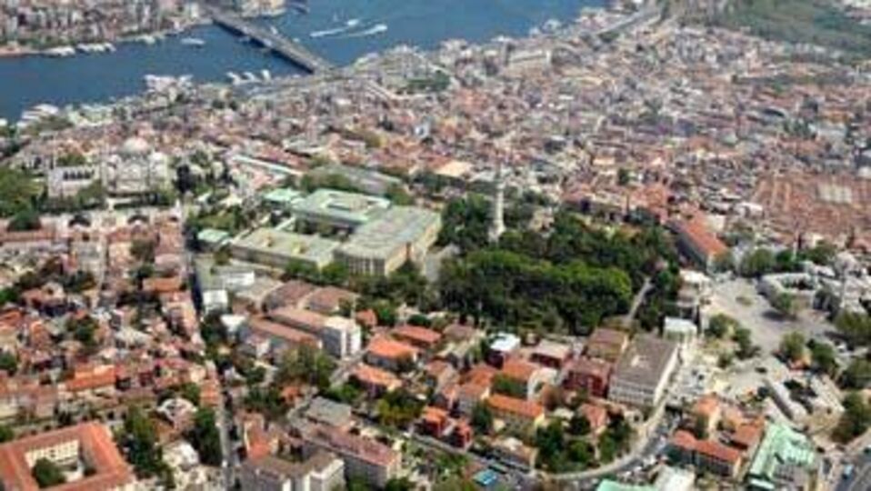 O evler gözaltında!