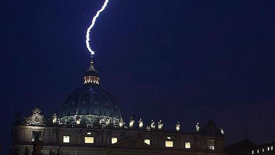 Papa'nın istifasından sadece saatler sonra..