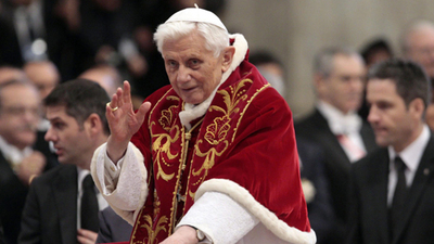 Papa koltuğunu şantajla mı bıraktı?