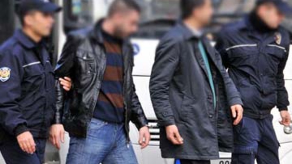 3 avukat bir albay gözaltında!