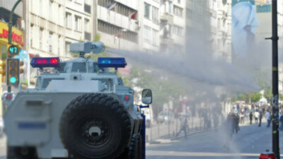 Polis panzeri devrildi