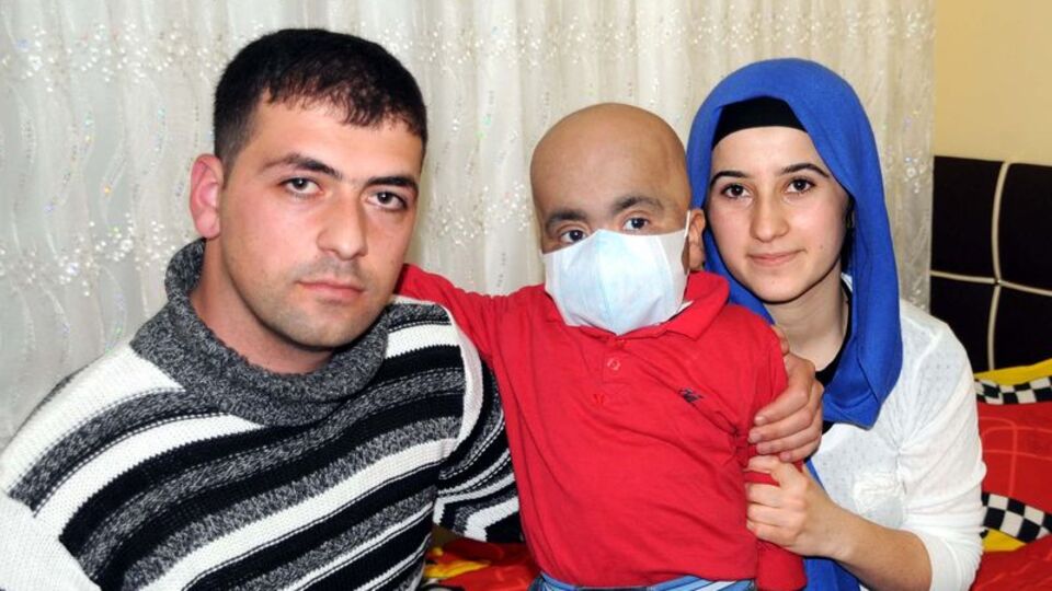 Çocuklarını öpmek için 6 ay bekleyecekler