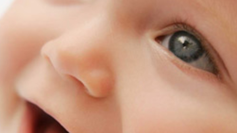 Beyni beslenemeyen bebek göremiyor!