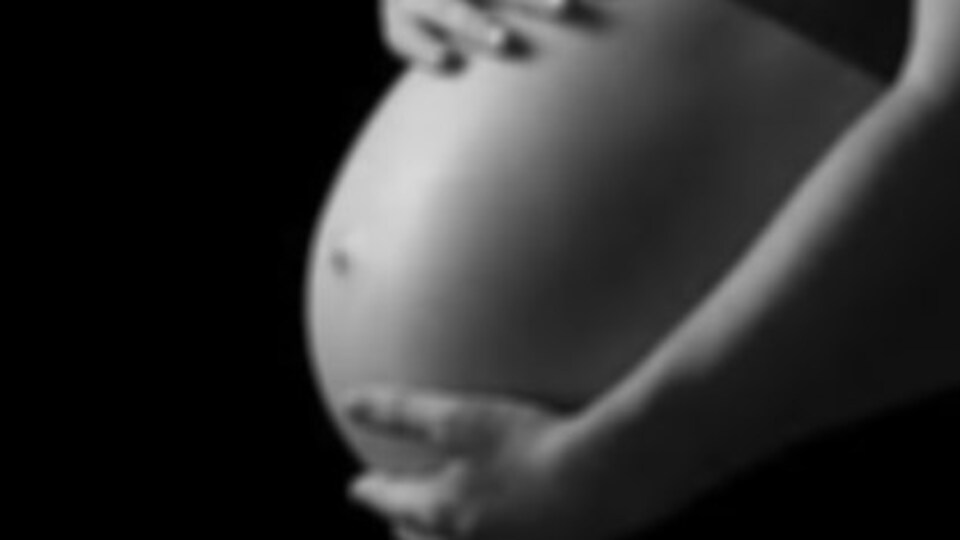 Karnındaki ikizlerle bağıra bağıra can verdi