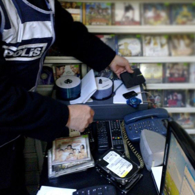 Bursa'da çocuk pornosu operasyonu