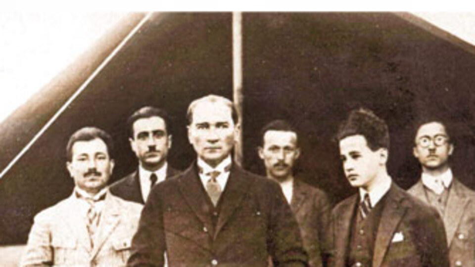 Atatürk belgelerini kamuya açın, zira yayınlarken artık hata yapıyorsunuz!